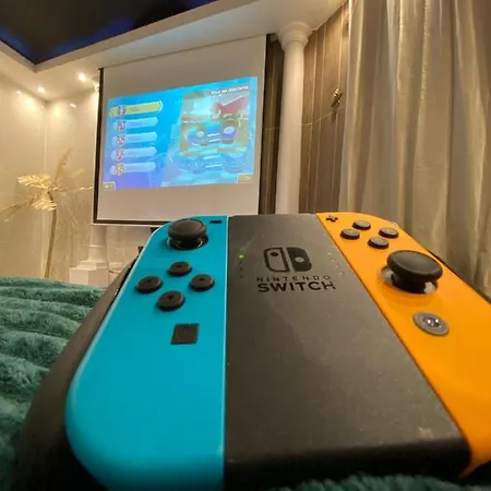 Capsule Egypte - Jacuzzi - Sauna - Billard - Netflix & Home Cinema - Nintendo Switch & Jeu - Crespin  Exterior photo