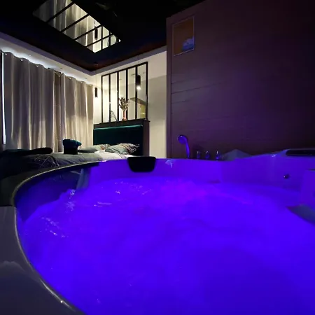 Capsule Egypte - Jacuzzi - Sauna - Billard - Netflix & Home Cinema - Nintendo Switch & Jeu - Crespin  Exterior photo