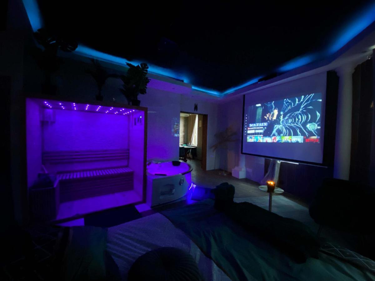 Capsule Egypte - Jacuzzi - Sauna - Billard - Netflix & Cinema - Nintendo Switch & Jeu - Apartment Crespin (Nord)