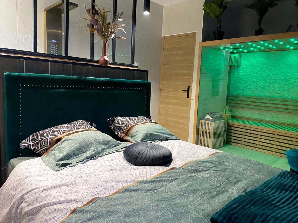 Capsule Egypte - Jacuzzi - Sauna - Billard - Netflix & Cinema - Nintendo Switch & Jeu - * Crespin (Nord)